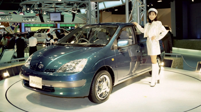 Xe Hybrid Toyota Prius lần đầu được ra mắt tại Nhật Bản năm 1997.