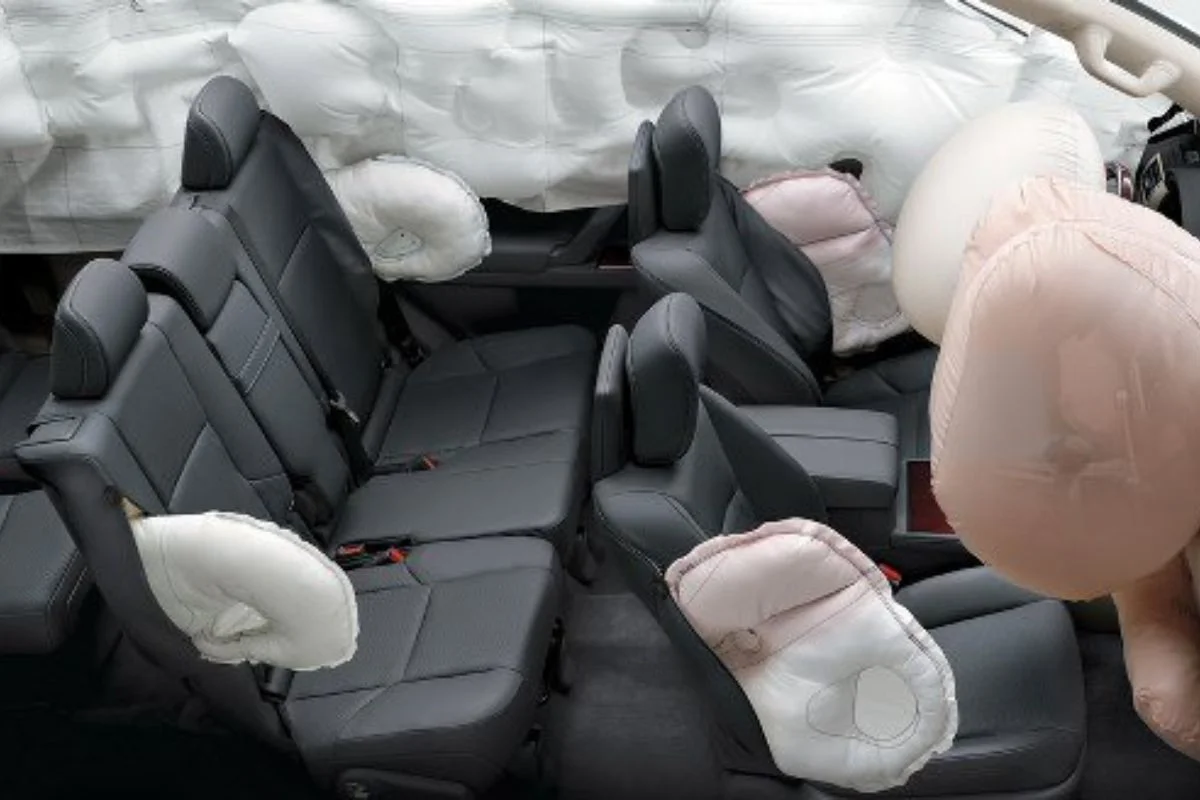 Túi khí bên và túi khí rèm kích hoạt trong trường hợp va chạm bên hông