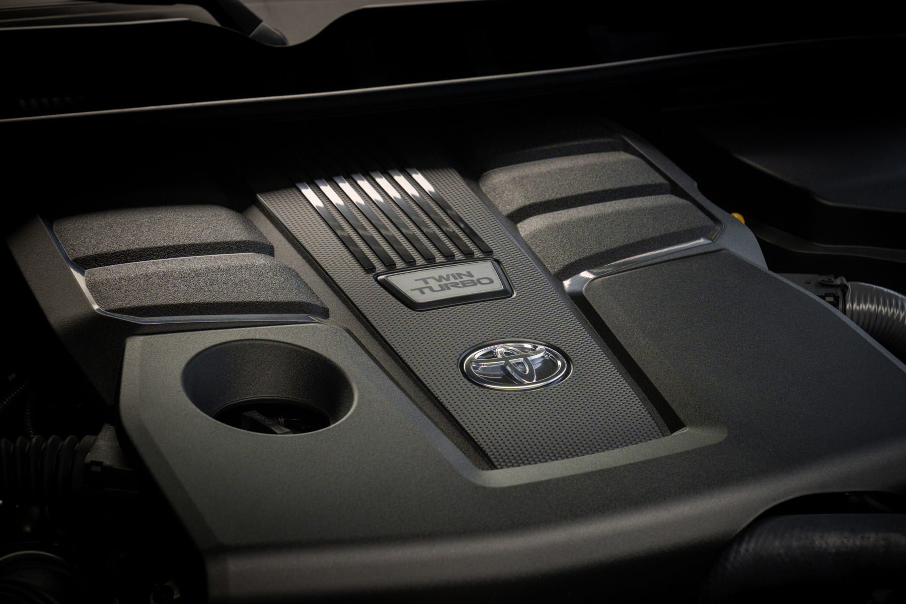Khối động cơ V6 TWIN TURBO kết hợp motor điện mạnh nhất lịch sử dòng Land Cruiser