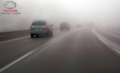 Lưu ý khi lái xe trong thời tiết sương mù